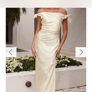 Chic Strapless Cream Dress